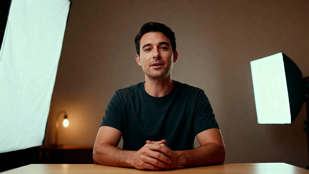 Background depth + warm tone Background depth and warm tone reduce skin flaws